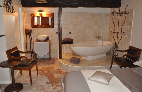 Laborie Hotel | Bed and Breakfasts Toulouse - The Lake Crivito