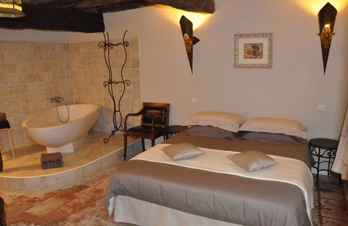 Laborie Hotel | Bed and Breakfasts Toulouse - The Lake Crivito