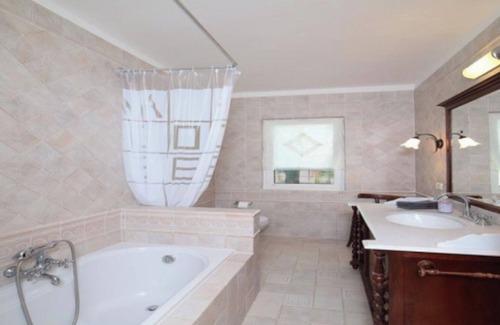 Palazzolo dello Stella Bed & Breakfast | Bed and Breakfast 'Suite Exclusive' with shared pool, Wi-Fi and air conditioning
