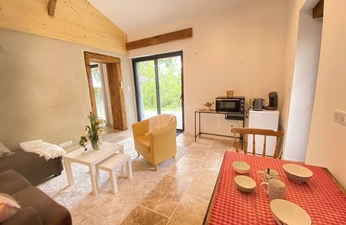Lasserre Bed & Breakfast | Bed & Breakfast avec salon, kitchinette, terrasse, jardin privé et clos