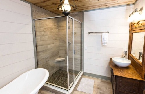 Swoope Bed & Breakfast | Bed & Breakfast in a 1795 Log Cabin on working farm, George Washington, Sr Suite