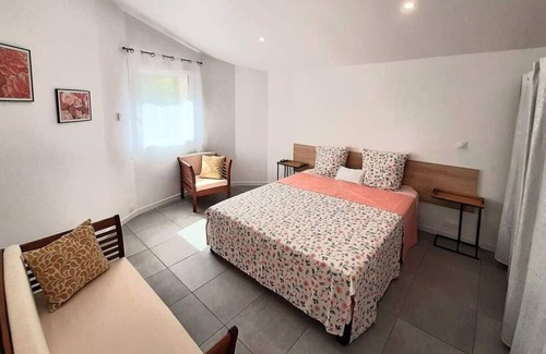 Dauphin Bed & Breakfast | Bed &breakfast in a peaceful natural setting swimming pool guaranteed relaxation