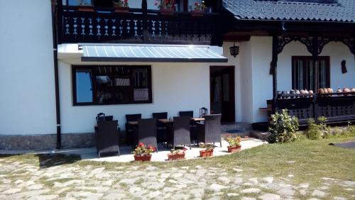 Tirpesti Bed & Breakfast | Bed & Breakfast Popamuseum Tarpesti strada Muzeului nr 28