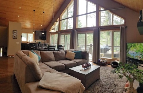 East Kootenay Bed & Breakfast | (Bed & Breakfast) ~ Private Mountain Dream Retreat