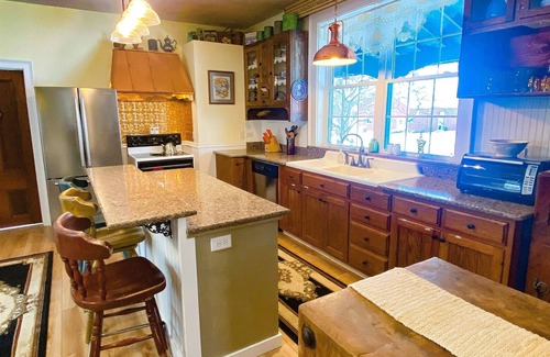 Edwardsburg Bed & Breakfast | Bed & Breakfast private room near Notre Dame