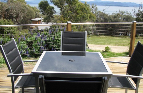 Alonnah Cottage | Bed in Bruny Seaside Accommodation
