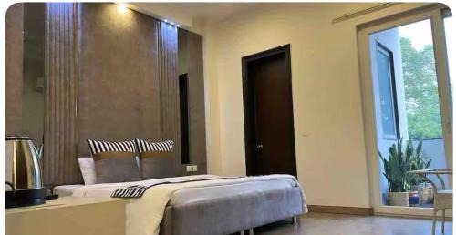 DLF City Bed & Breakfast | Bed&Oats