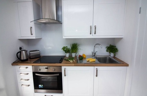 Eastleigh Apartment | Beddoe Apartments