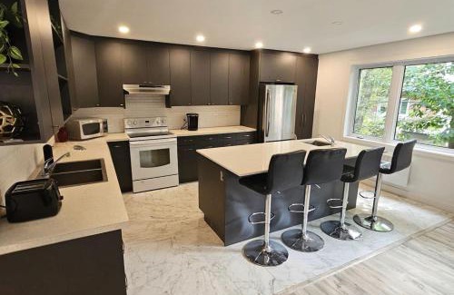 Cote-Des-Neiges—Notre-Dame-De-Grace Apartment | Bedford 2
