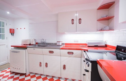 Kemptown Apartment | Bedford House Apartment: Sea-facing former celebrity home