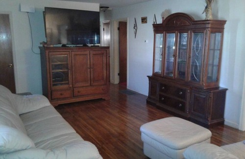 Lexington Cottage | Bedford Stone Cottage Near Keeneland and Horse Park