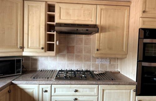 Dunstable Apartment | Bedfordshire Haven: 3-bedroom with Garden