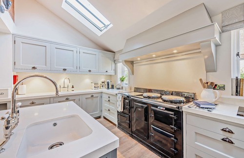 Cranbrook Cottage | Bedgebury Oast by Bloom Stays - sleeps 10 guests in 5 bedrooms