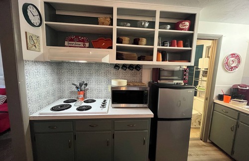 Payne County Apartment | Bedlam Barn apartment! Cozy, cute, Safe! Minutes to OSU, casino, golf! Remodeled