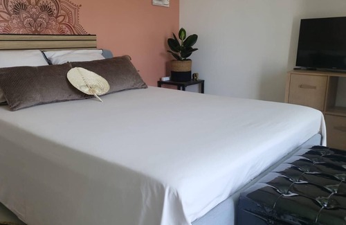 Saint Pierre de Feric Bed & Breakfast | Bedroom 1｜Repos, Calm & Serenity - Chez Benny