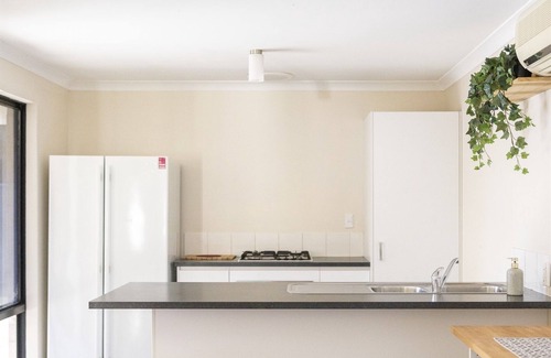 Midvale Bed & Breakfast | Bedroom 4: FreeWiFi, Double Size Bed, Ceiling Fan