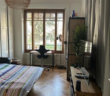 Secheron House | Bedroom & Kitchen - Perle du Lac, Geneva