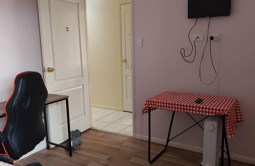 Harristown House | Bedroom Plus your own Kitchenette, lounge, Fridge, TV. Near Uni. Safe, clean.