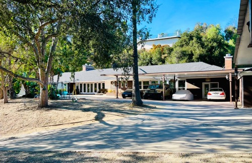 Sherman Oaks Apartment | BedRoom Rental Females Estate Home View Pool Un/Furnished Short/Long