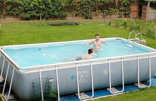 Saint-Ouen-sur-Iton Bed & Breakfast | Bedroom with double bed, fast WiFi, shower with jets