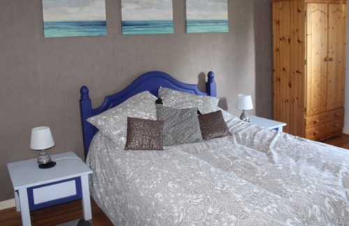 Piegut-Pluviers Bed & Breakfast | Bedroom With Ensuite Bathroom in Bnb, Breakfast Incl
