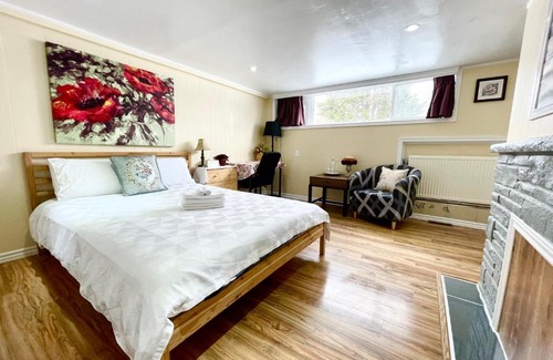 Stouffville House | Bedroom with private bathroom in Toronto