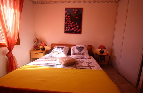 Saint-Jean Bed & Breakfast | Bedroom with SD on the ground floor of a villa