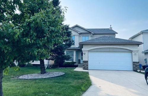 Fort Gary House | Bedrooms in Kenaston, Close to Walmart, Costco, IKEA, Outlet