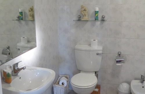 Grahamstown House | Bedsitter with on-suite bathroom and full Kitchen