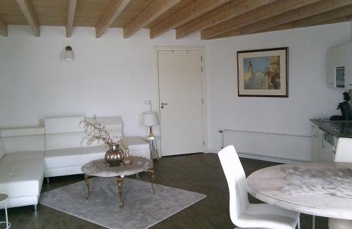 Hoenkoop Apartment | BedStay41