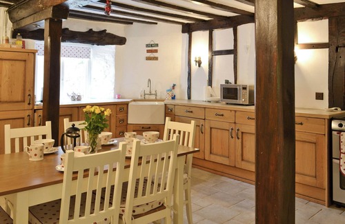 Westleigh Cottage | Bee Bowl Cottage - HTTD