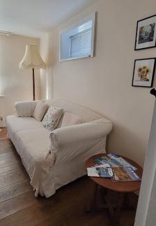 Sandown House | Bee Cottage