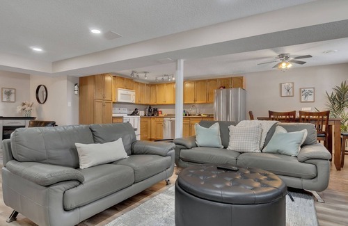 Sherwood Park Apartment | Bee - Cozy Sherwood Park Basement Suite