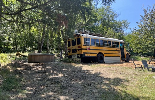 Rainier House | Bee Haven Bus at the RMR Farmstead with hot tub