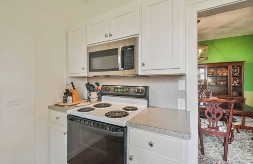 Brenham House | BEE in BRENHAM Holiday Cottage - Premium location walking distance to downtown