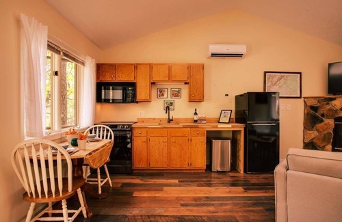 Montebello Cabin | Bee Mountain Cabin fireplace, kitchen, jacuzzi