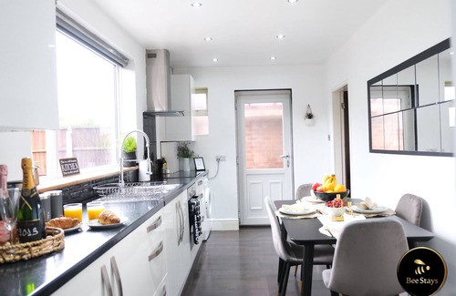 Warrington House | Bee Stays- Northway House