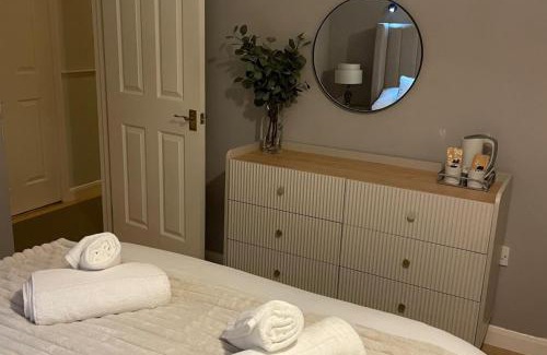 Norwich Apartment | Bee Temple Entire Spacious 3-Bed Apartment