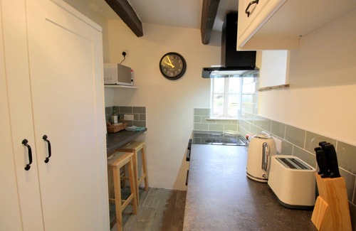 Worton Cottage | Beebole Cottage, cosy Dales home nr Askrigg, Bainbridge & Hawes, sleeps 2