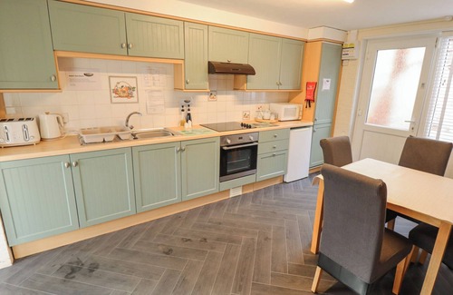 Goxhill Cottage | BEECH COTTAGE, with hot tub in Barrow-Upon-Humber