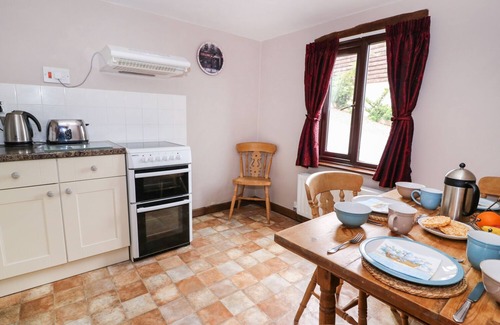 Llanidloes Cottage | BEECH COTTAGE, character holiday cottage, with a garden in Llanidloes
