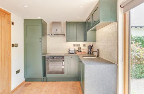 Hatfield Broad Oak House | Beech Cottage - one bedroom retreat with hot tub
