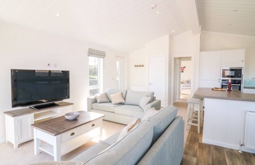 Teigngrace Cottage | BEECH LODGE, pet friendly, country holiday cottage in Newton Abbot