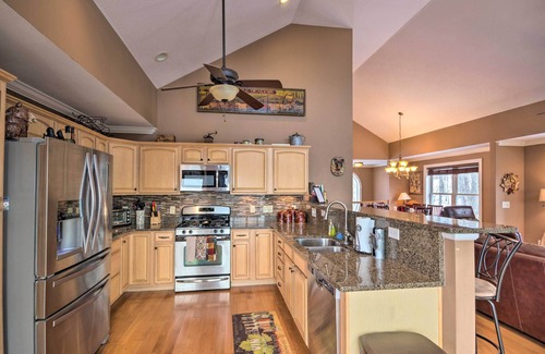 Beech Mountain House | Beech Mountain Retreat w/Open Deck: 2 Mi to Ski!