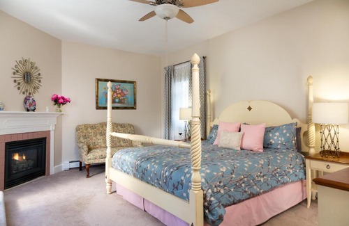Off Broadway Hotel | Beech Tree Inn and Cottage