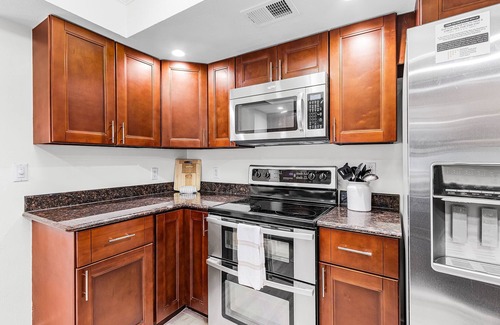 Biggar House | Beechwood Bungalow! Spacious 4-bedroom house with pool in charming Fort Myers