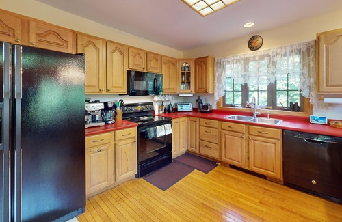 East Haven  Rutland County House | Beechwood Home - 4 Bedrooms and 3 Baths, sleeps 10