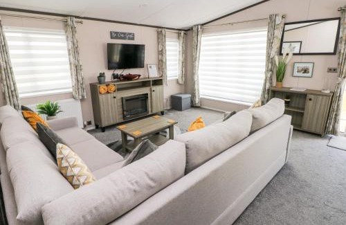 Hasguard Cross House | Beechwood Lodge