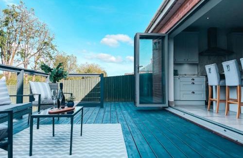 Newport House | Beechwood Park by Solace Stays