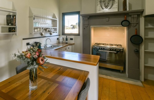 Beechworth House | Beechworth Waterfall Cottage